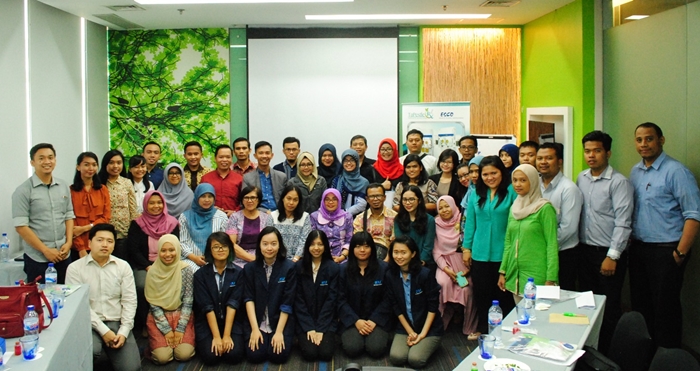 Speakers, Organizers from ESCO Utama, and the participants of Innovative Technology in Pharmacy Compounding End-User Seminar